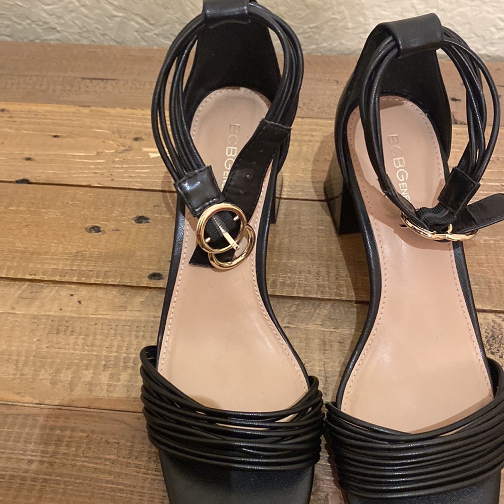 Sandals - Picture 11 of 16